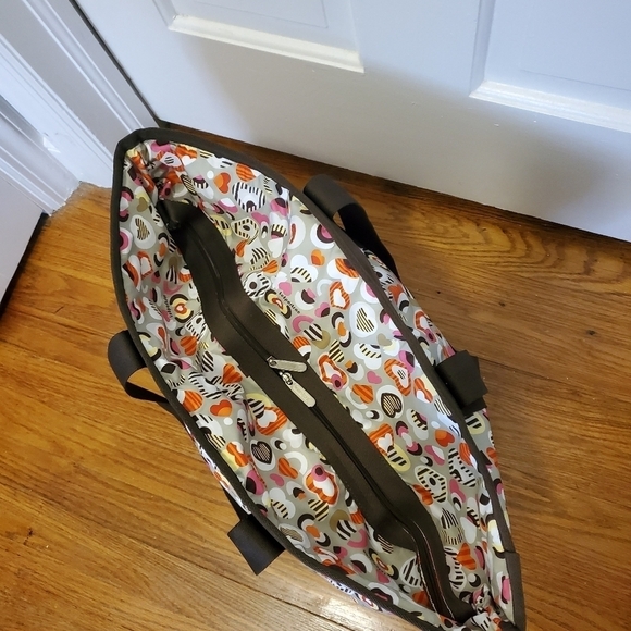 EC LeSportSac Hearts Everywhere Travel/Gym Bag, Lightweight Brown/Beige - Picture 4 of 10